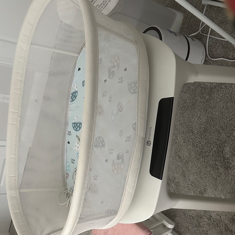 4moms White Baby Bassinet
